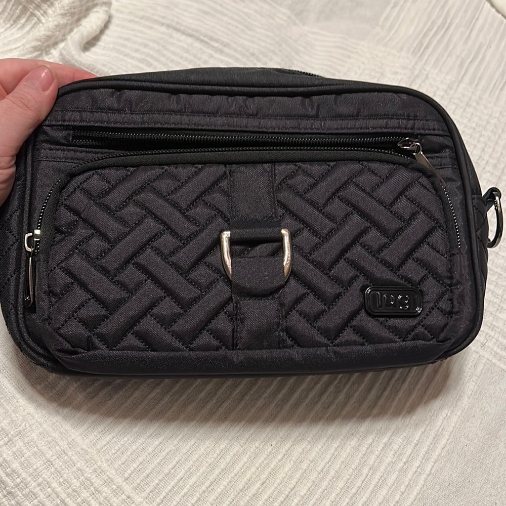 LUG Carousel in black with crossbody strap